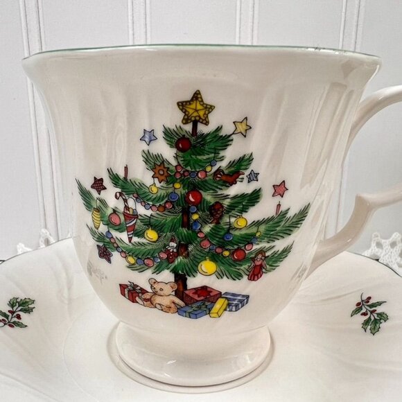 Nikko Happy Holidays 4 Coffee/Tea Cups Saucers Footed Swirl Christmas Tree - Picture 6 of 12